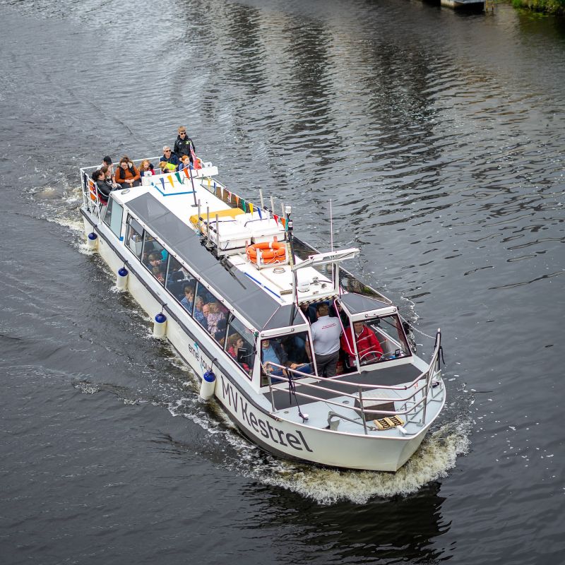 a small boat in a body of water